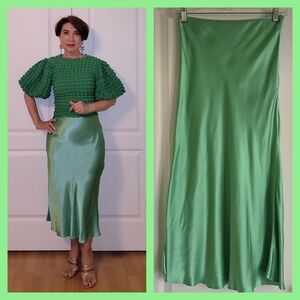 💚EUC H&M Fabulous Pastel Green Satin Midi Skirt, Size 6